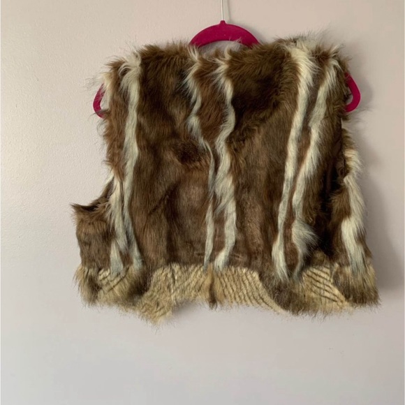 FAUX FUR VEST - Picture 2 of 3